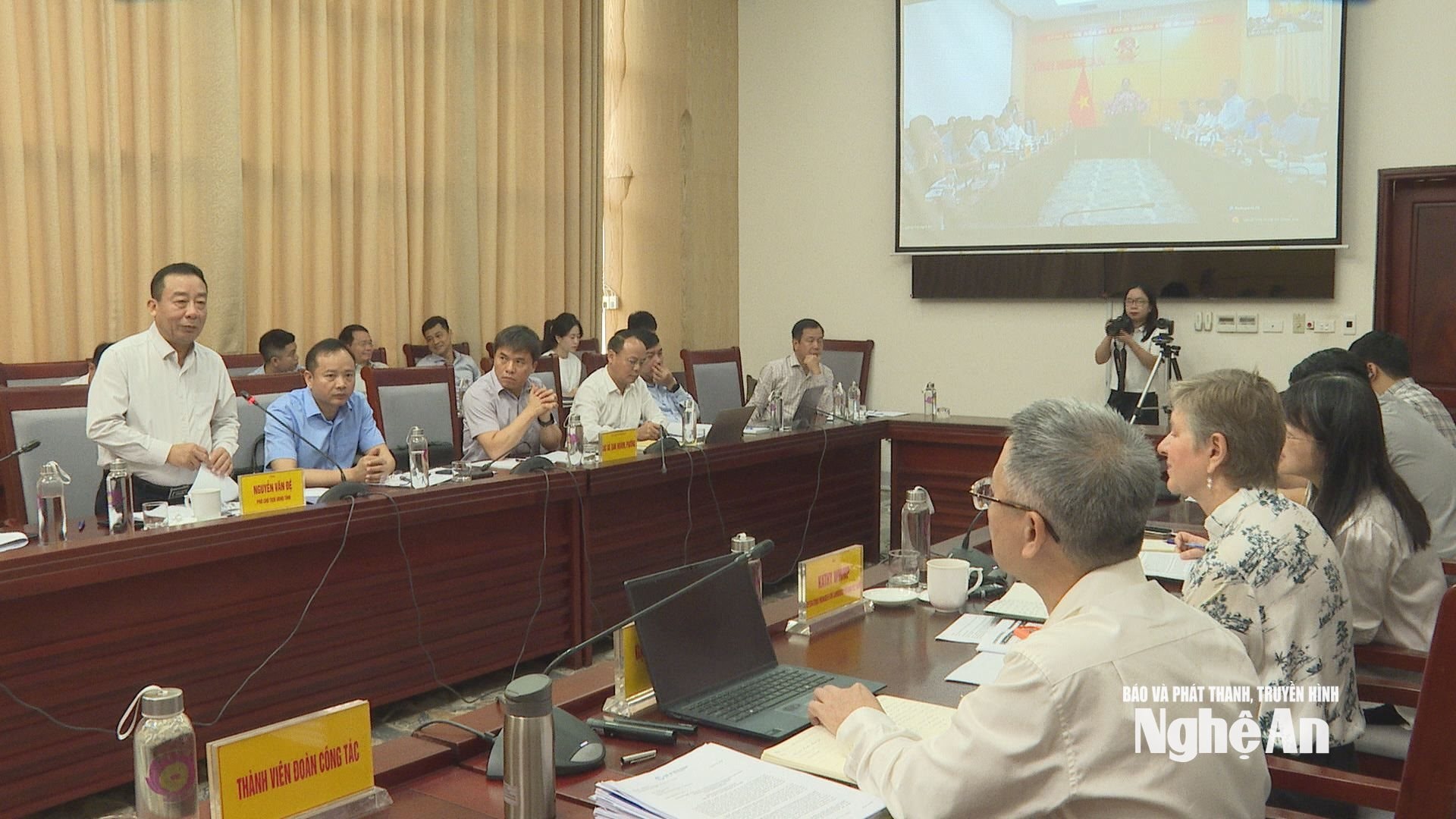 Quang cảnh buổi làm việc. Ảnh: Thanh Nhàn