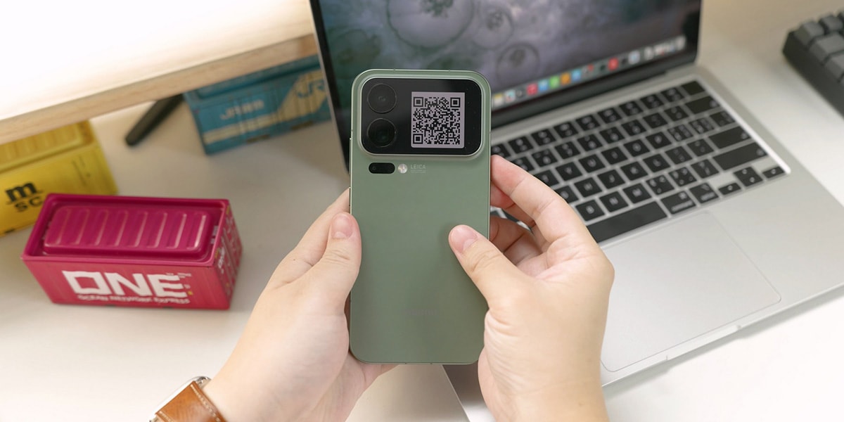 Màn hình phụ nằm bên cạnh cụm camera sau của Xiaomi 18 Pro