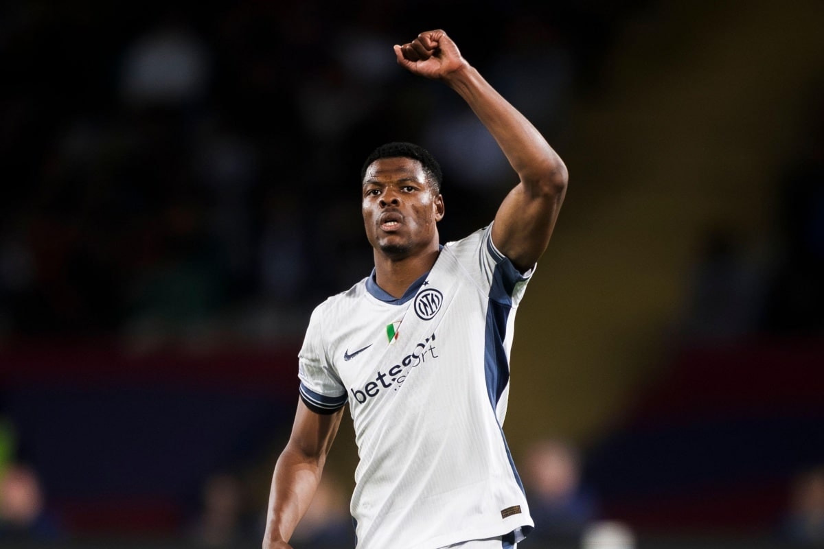 Hậu vệ Denzel Dumfries là mục tiêu ưu tiên của Liverpool.