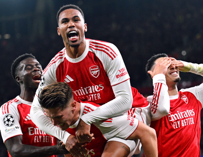 Bài toán nhân sự gây tranh cãi tại Arsenal.