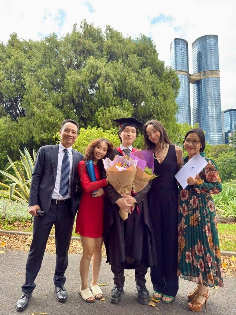 Gia đình hạnh phúc của diva Mỹ Linh và nhạc sĩ Anh Quân.