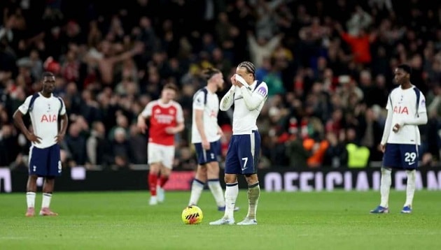 Các cầu thủ Tottenham thất vọng sau một kết quả tệ hại tại Ngoại hạng Anh.