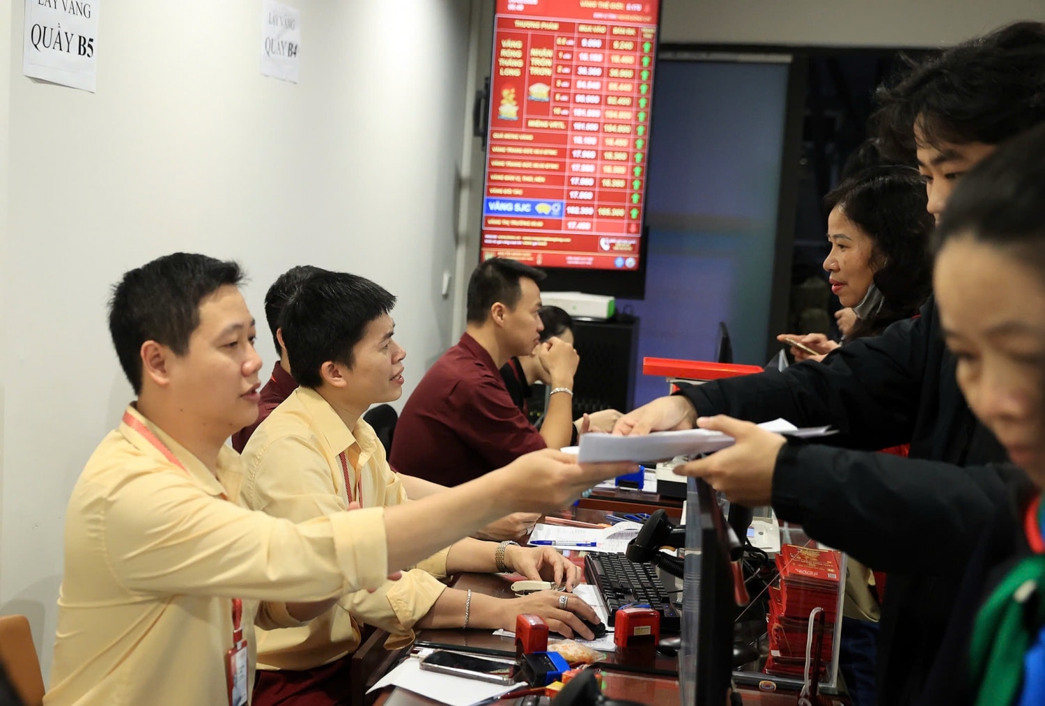 Giá vàng hôm nay 20/4/2026: Giá vàng SJC, nhẫn 9999, vàng nữ trang 24K 18K và giá vàng thế giới