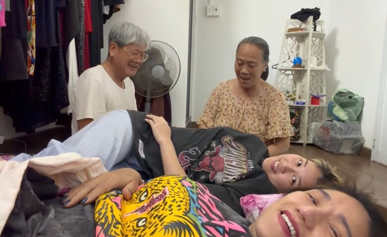 Cảnh quây quần giản dị mà ấm cúng của gia đình nghệ sĩ Cát Tường.