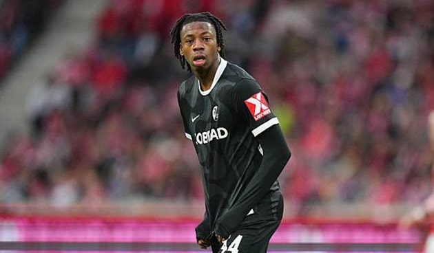 Johan Manzambi thi đấu nổi bật trong màu áo SC Freiburg tại giải Bundesliga