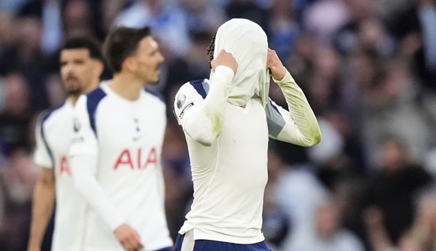 Các cầu thủ Tottenham thể hiện sự thất vọng sau chuỗi thành tích bết bát tại Ngoại hạng Anh