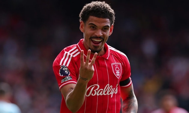 Morgan Gibbs-White ăn mừng cú hat-trick ấn tượng trong trận đấu với Burnley
