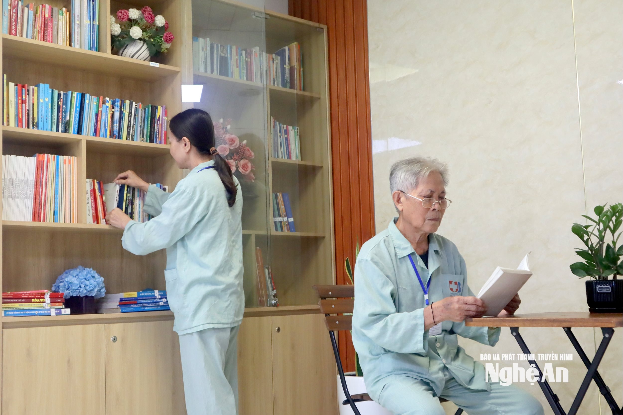 tủ sách BV Ung bướu Ảnh Diệp Thanh