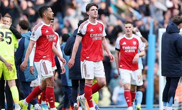 Arsenal đối mặt bóng ma quá khứ.