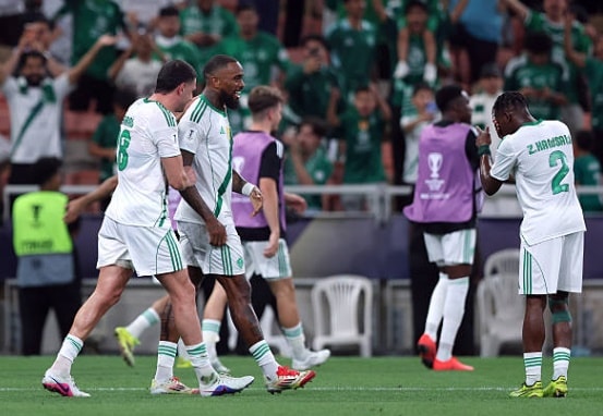 Ivan Toney ăn mừng bàn thắng quyết định đưa Al Ahli vào chung kết AFC Champions League Elite.