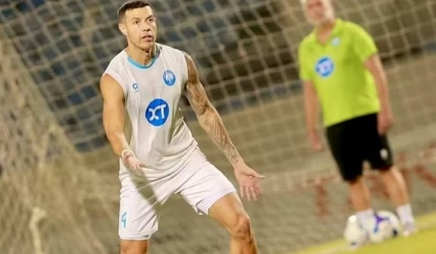 Trung vệ Lucas Alves của Thép Xanh Nam Định ăn mừng bàn thắng