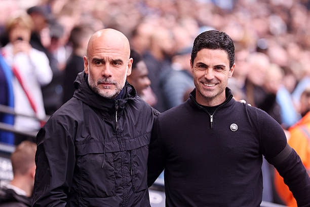 HLV Mikel Arteta chỉ đạo các học trò trong trận đại chiến với Pep Guardiola.