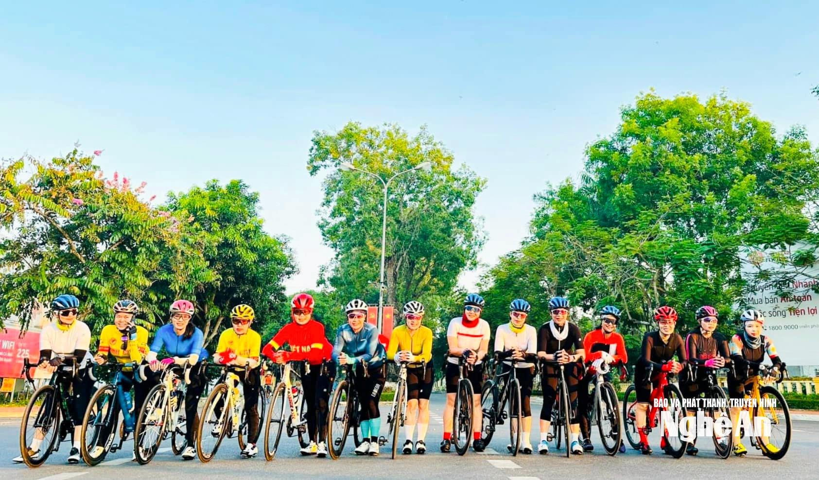 Ein Radausflug für Mitglieder des Nghe An Sports Cycling Club.