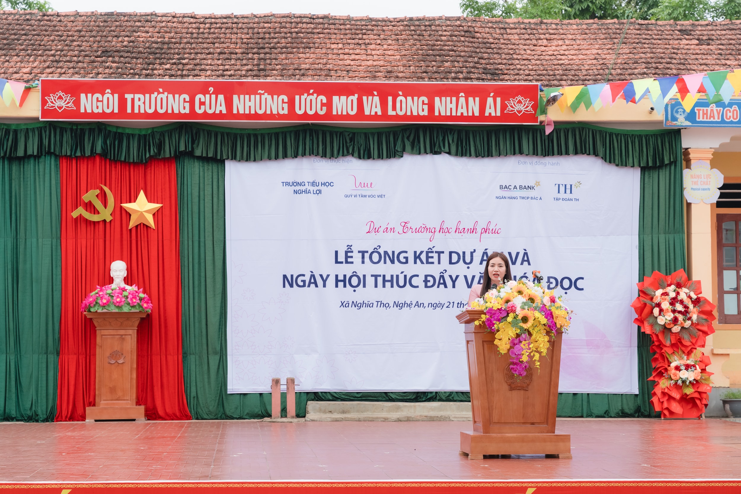 6. Cô Trần Quỳnh Nhân - Hiệu trưởng