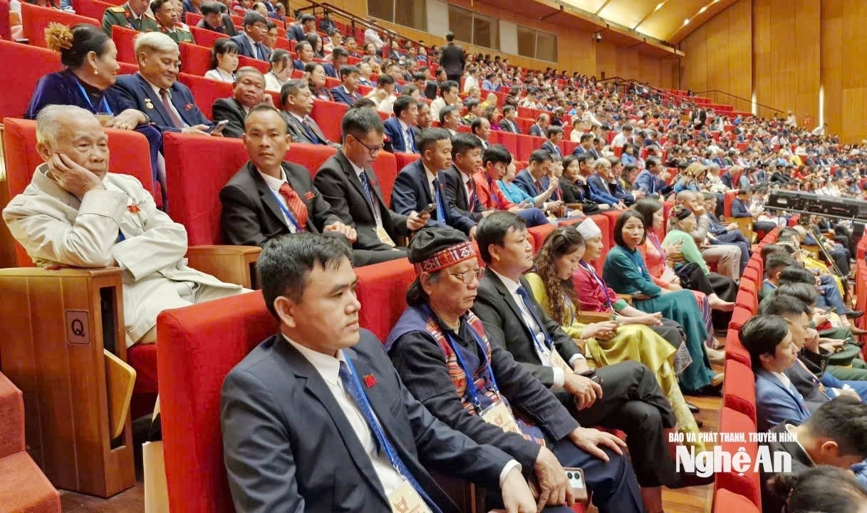 Anh Trần Quý Bảo (người đeo cà vạt đỏ) tại Đại hội Thi đua yêu nước toàn quốc. Ảnh NL