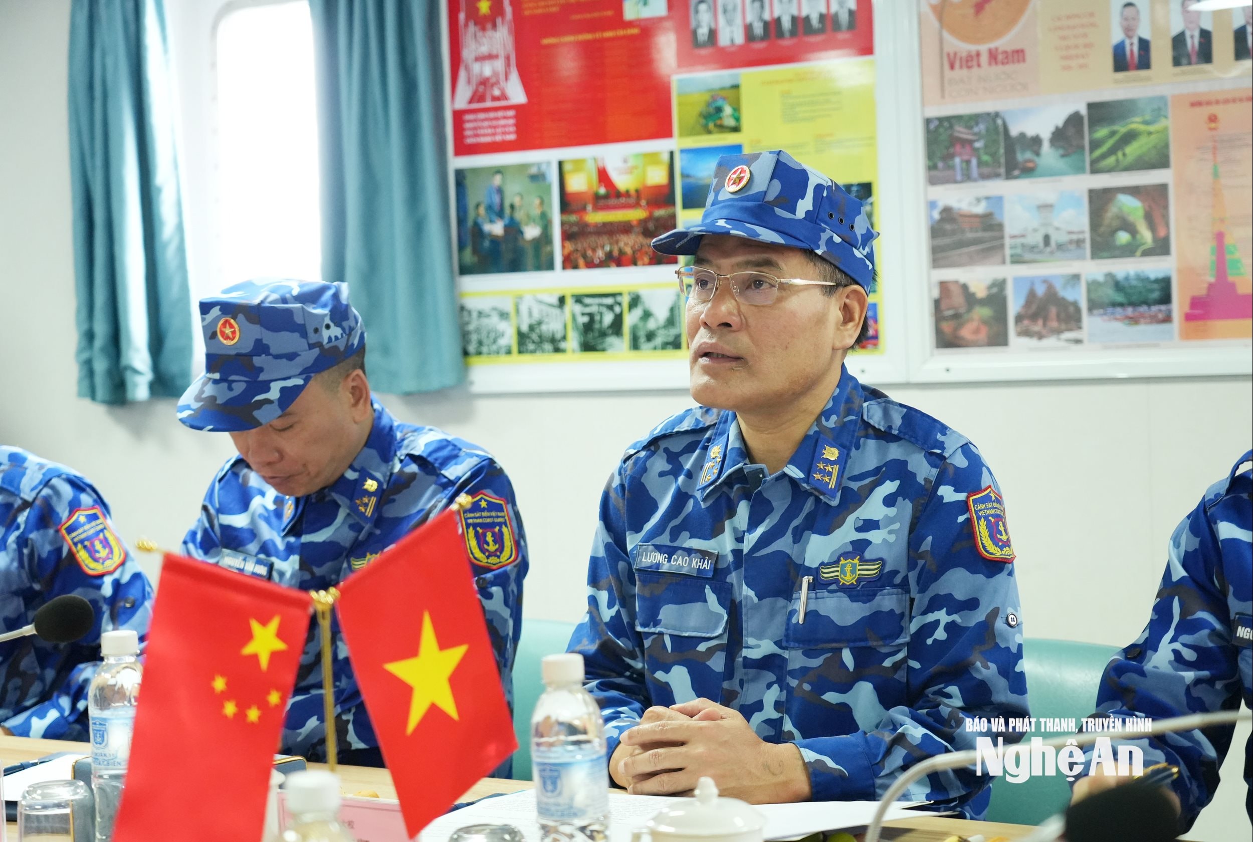 Đại tá Lương Cao Khải - Phó Tư lệnh, Tham Mưu trưởng Bộ Tư lệnh Vùng Cảnh sát biển 1 phát biểu tại hội đàm