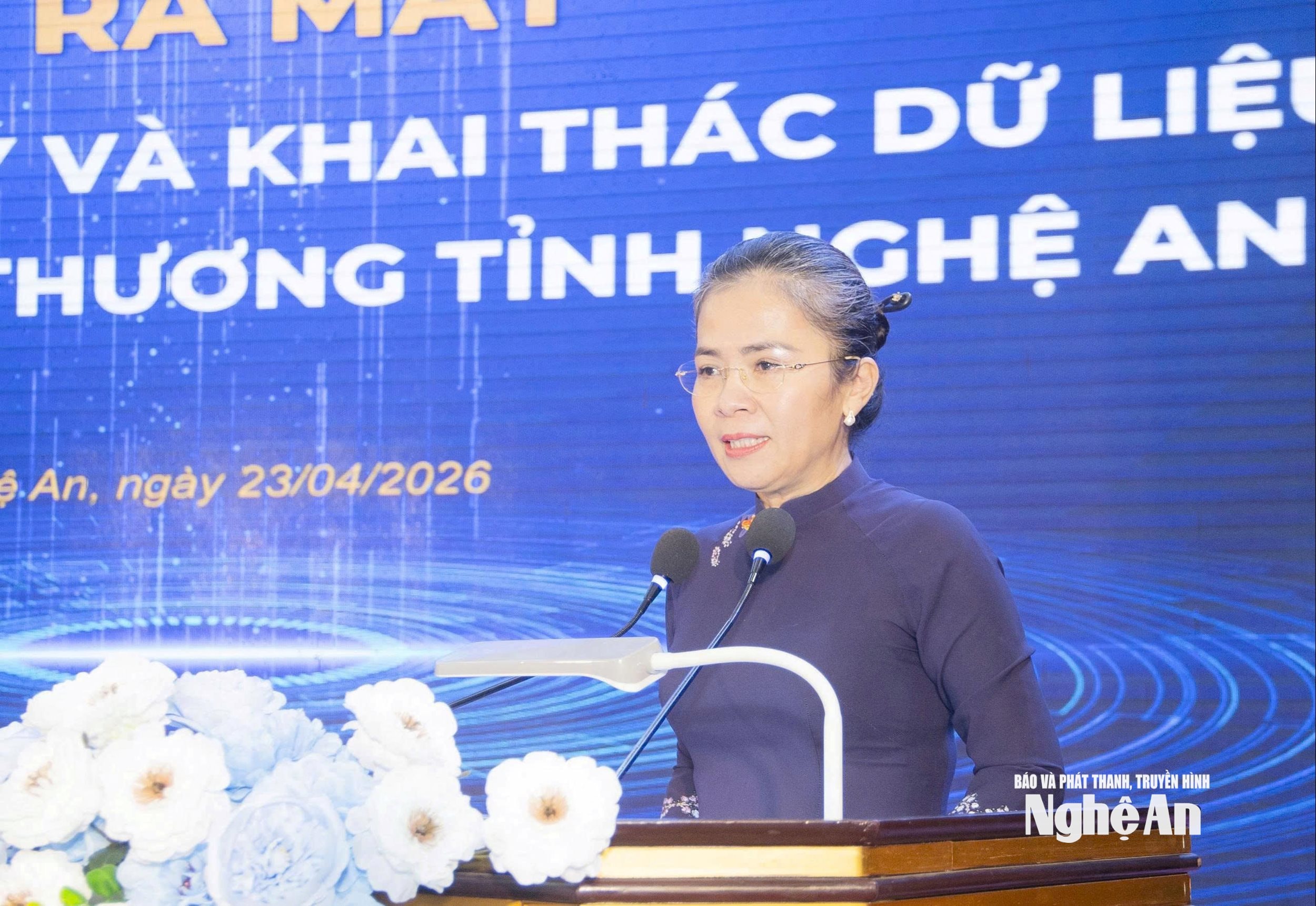 Phó Bí thư Tỉnh ủy, Chủ tịch UBMTTQ Việt Nam tỉnh Nghệ An Võ Thị Minh Sinh phát biểu tại buổi lễ. Ảnh Trần Lịch