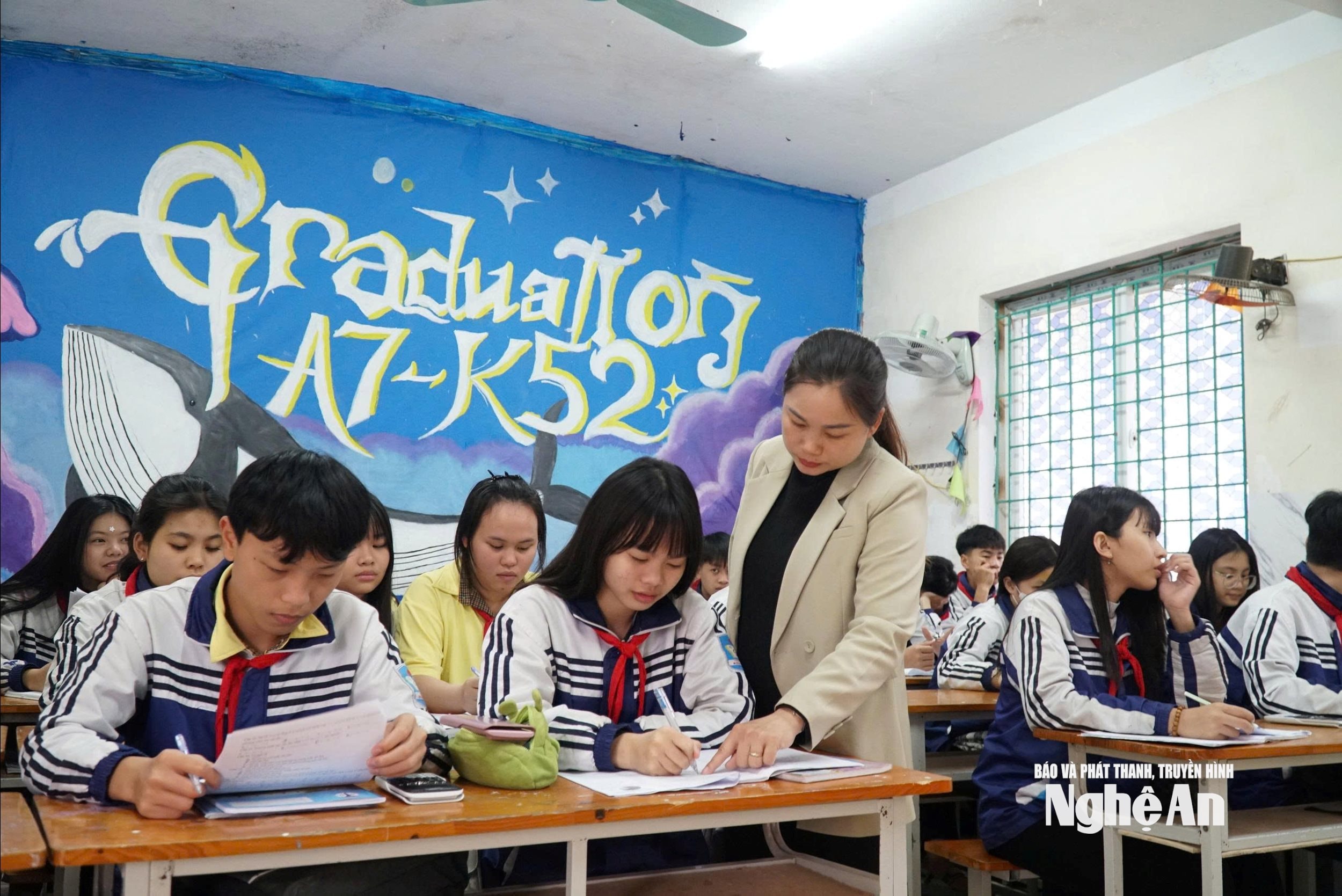 Một buổi ôn tập của học sinh lớp 9 - Trường THCS Nghi Phú. Ảnh - Mỹ Hà
