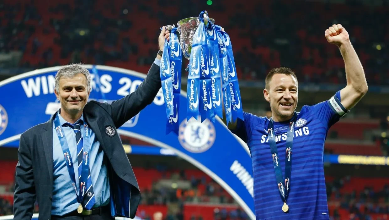 John Terry trở thành biểu tượng bất tử của Chelsea dưới sự dẫn dắt của Mourinho.