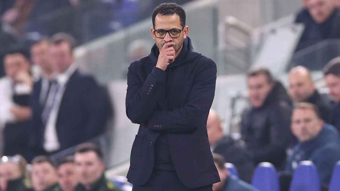 Rosenior đã bị Chelsea sa thải.