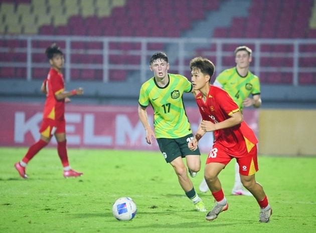 U17 Việt Nam ăn mừng chiến thắng trước U17 Australia để tiến vào trận chung kết.