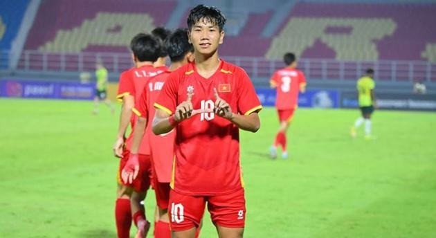 Chu Ngọc Nguyễn Lực nổi bật trong màu áo U17 Việt Nam.