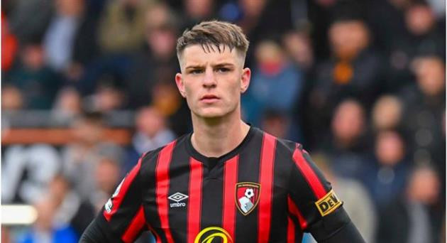 Tiền vệ Alex Scott trong màu áo Bournemouth đang được MU quan tâm đặc biệt.