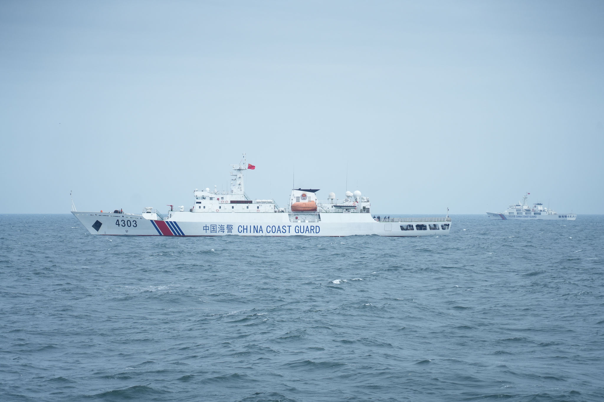 Une escadrille de navires des garde-côtes chinois participe à des patrouilles conjointes.