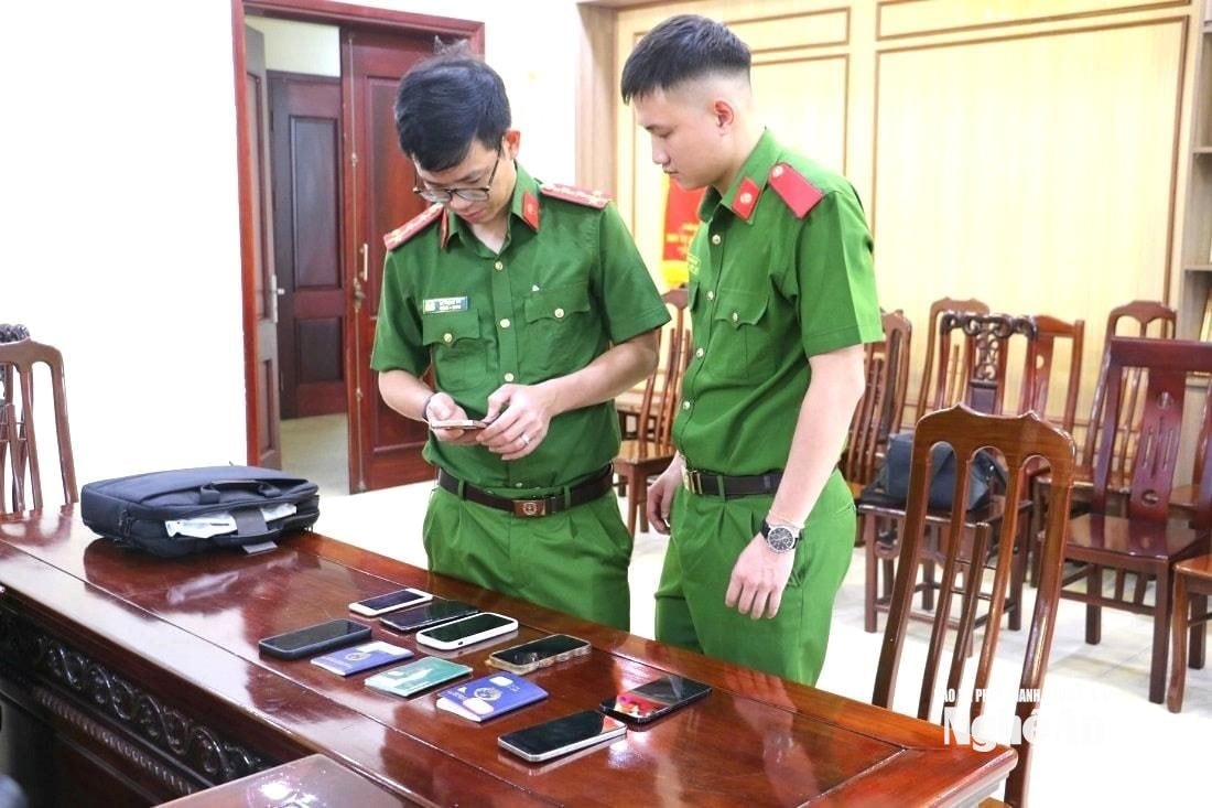 bna_co-quan-cong-an-kiem-tra-tang-vat-chuyen-an.-anh-cao-loan.jpeg