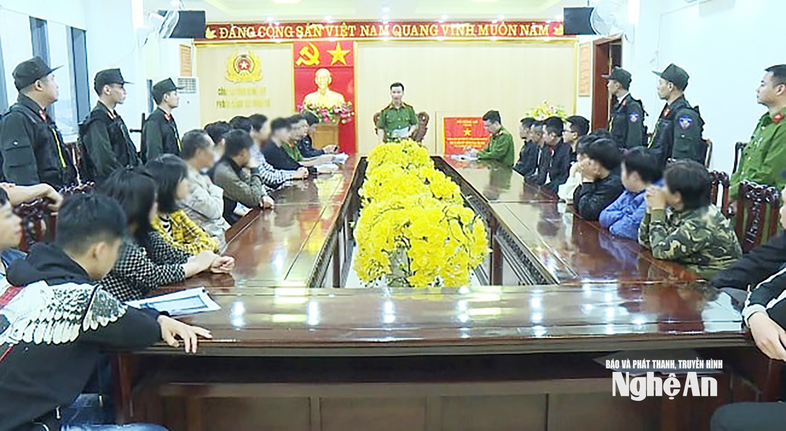 bna_o-nhom-doi-tuong-pham-toi-thu-thap-tang-tru-trao-doi-mua-ban-cong-khai-hoa-trai-phep-thong-tin-ve-tai-khoan-ngan-hang-lua-dao-chiem-doat-tai-.jpg