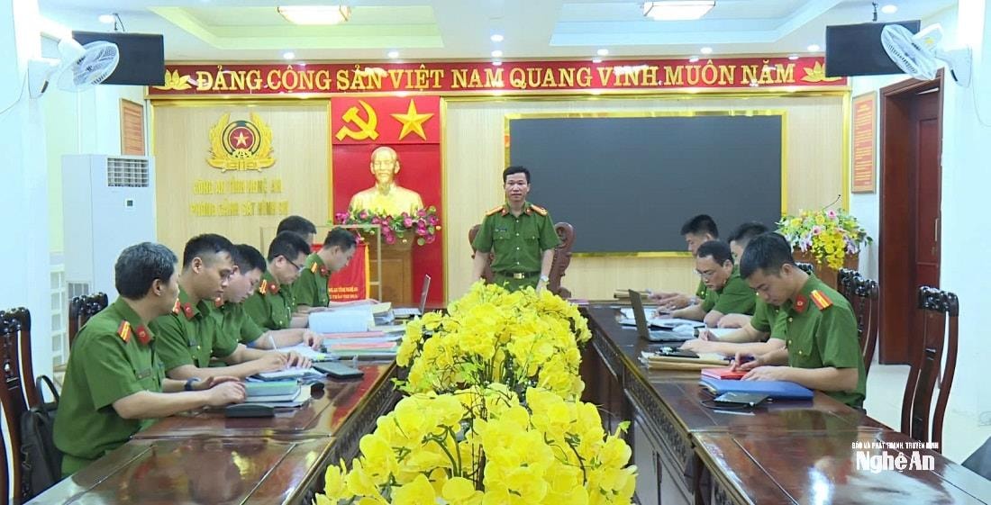 co-quan-thuong-truc-ban-chuyen-an-hop-ban-phuong-an-trien-khai-nhiem-vu-chuyen-an-triet-xoa-bang-nhom-lua-dao-cong-nghe-cao-xuyen-quoc-gia-chiem-doat-hon-2.000-ty-dong.-anh-van-hau(1).jpg