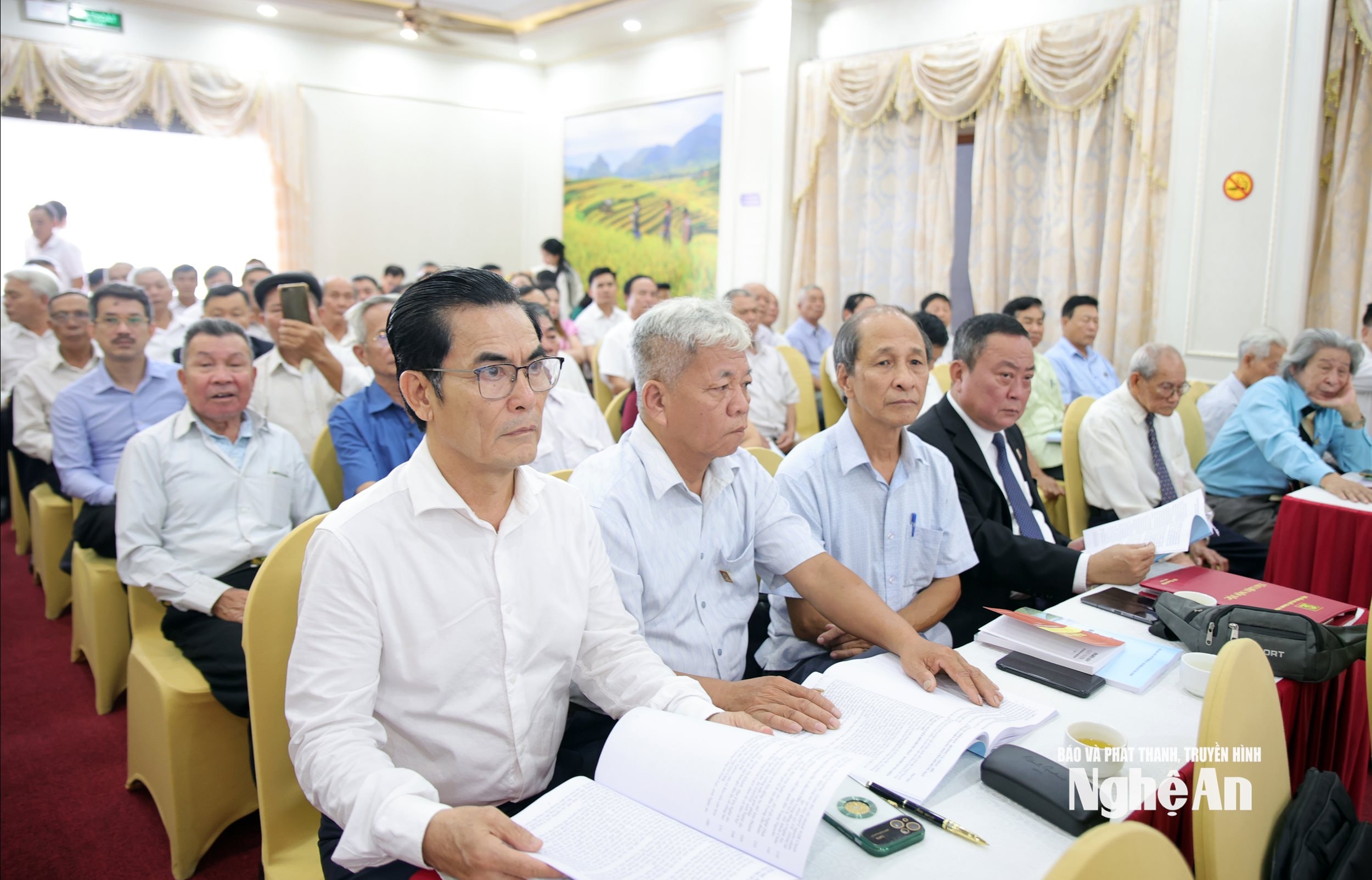 hồ hưng dật