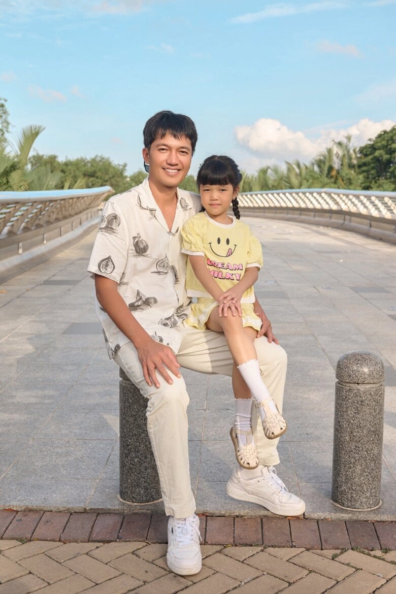 Quang Tuấn sơ hở là khoe con gái trên sóng chương trình Running Man Vietnam.
