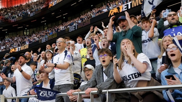 Sự thất vọng của các thành viên CLB Tottenham trước viễn cảnh có thể phải xuống hạng.