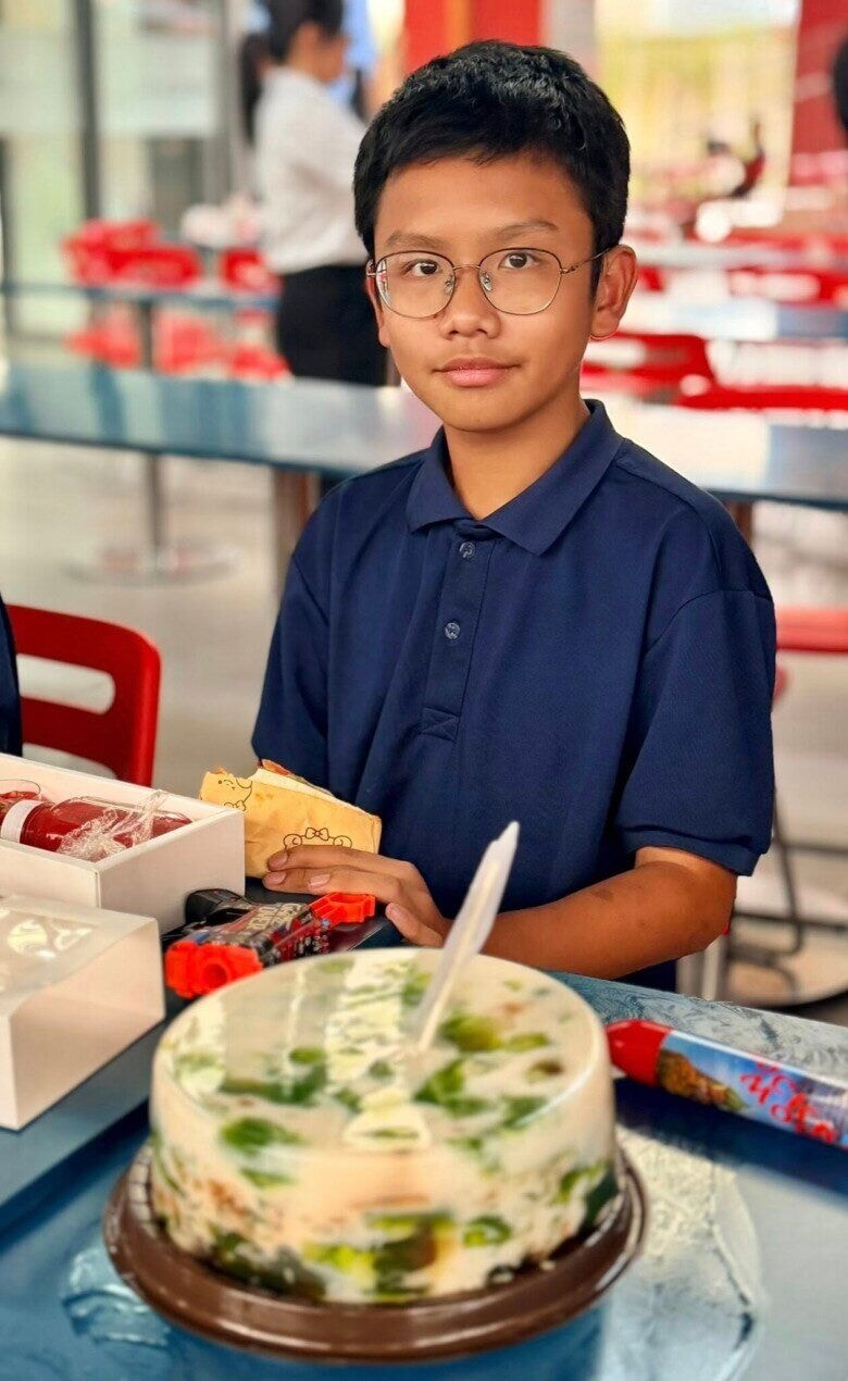 Pu có làn da ngăm khỏe khoắn và tính cách hướng nội.