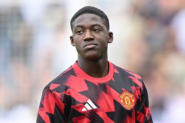 Tiền vệ trẻ Kobbie Mainoo từng có ý định rời Manchester United để tìm kiếm cơ hội thi đấu.