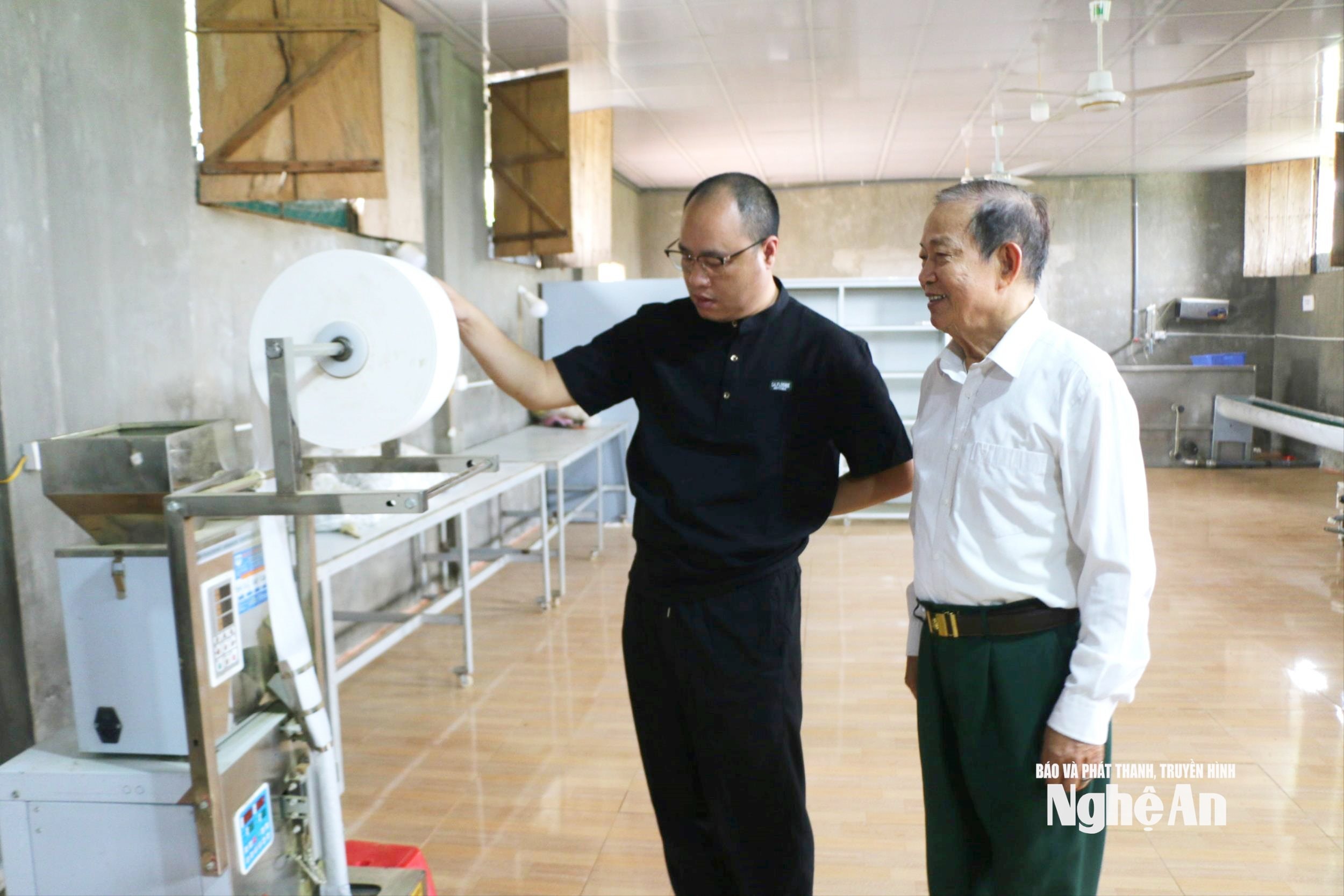 'Muốn đi xa, phải thay đổi tận gốc, xoá bỏ xây chuyền cũ và bắt đầu từ công nghệ mới'- Anh Tùng và ông Lung đã có sự thống nhất khi bắt đầu hợp tác.