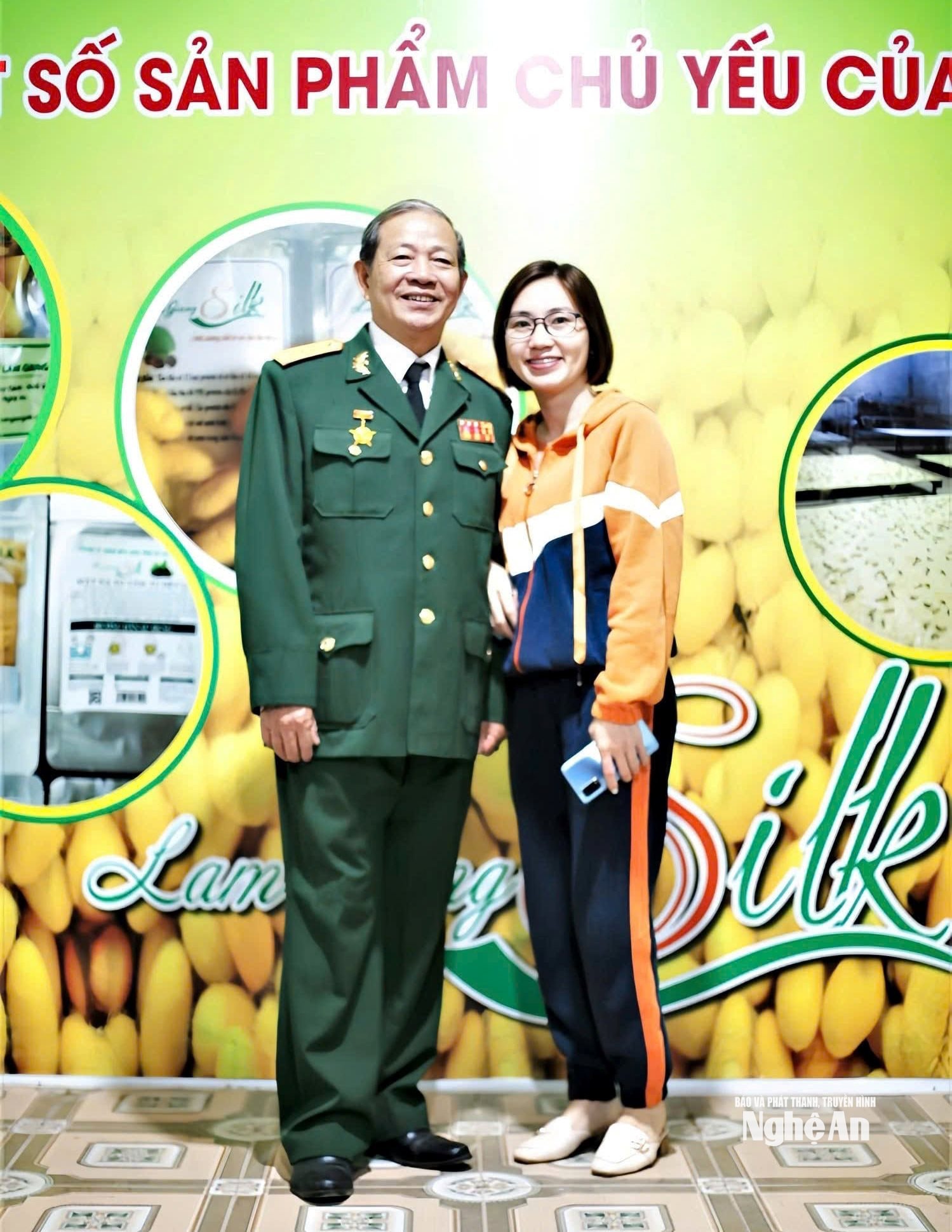 Chị Nguyễn Ngọc Mai và ông Nguyễn Văn Lung. Ảnh NVCC