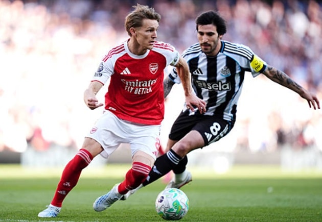 Martin Odegaard kết nối các tuyến của Arsenal