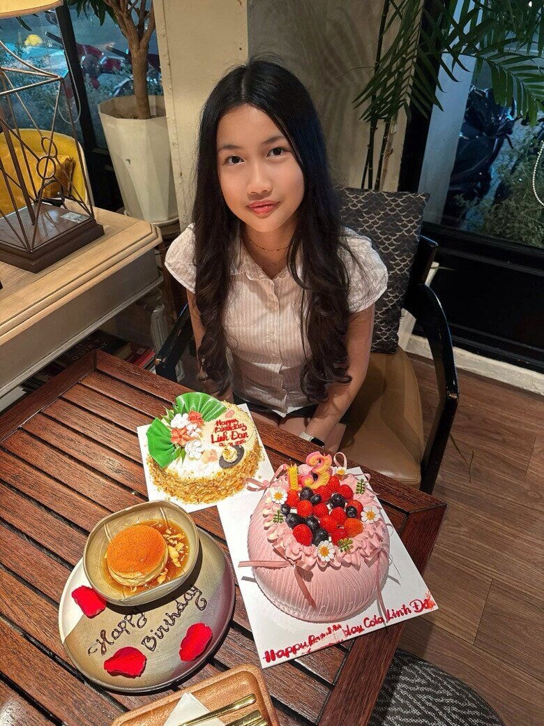 Cola sở hữu nét đẹp dịu dàng, đường nét được ví giống con lai.
