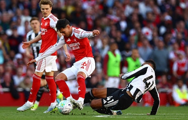 Martin Zubimendi điều tiết lối chơi cho Arsenal