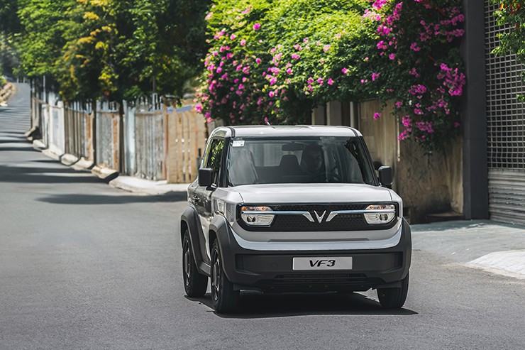 Chính sách miễn lệ phí trước bạ giúp giảm đáng kể chi phí lăn bánh của VF 3