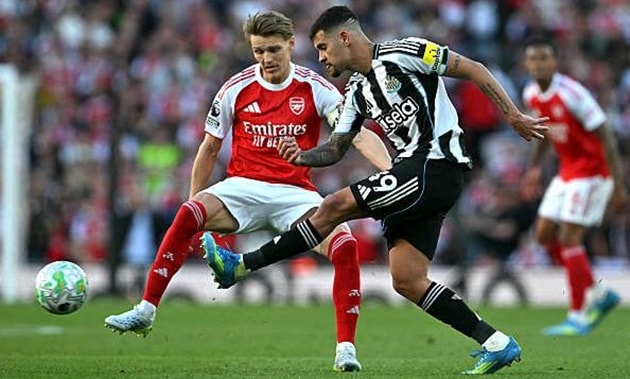 Đội hình Arsenal thể hiện sự gắn kết và sẵn sàng cho giai đoạn khốc liệt nhất của mùa giải.