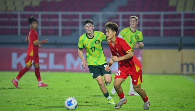 U17 Việt Nam đăng quang ngôi vô địch Đông Nam Á tạo sức ép lên các đối thủ lớn trong khu vực.