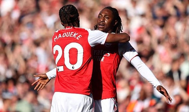 Các cầu thủ Arsenal ăn mừng chiến thắng nhọc nhằn nhưng đầy bản lĩnh trước Newcastle United.