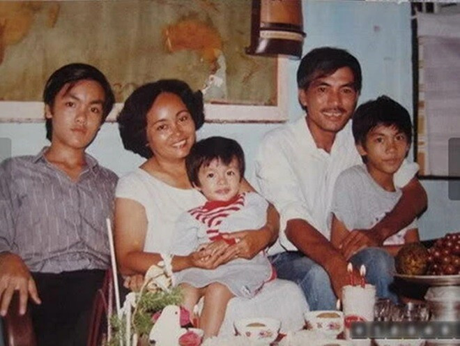 Tăng Thanh Hà hồi bé bên gia đình