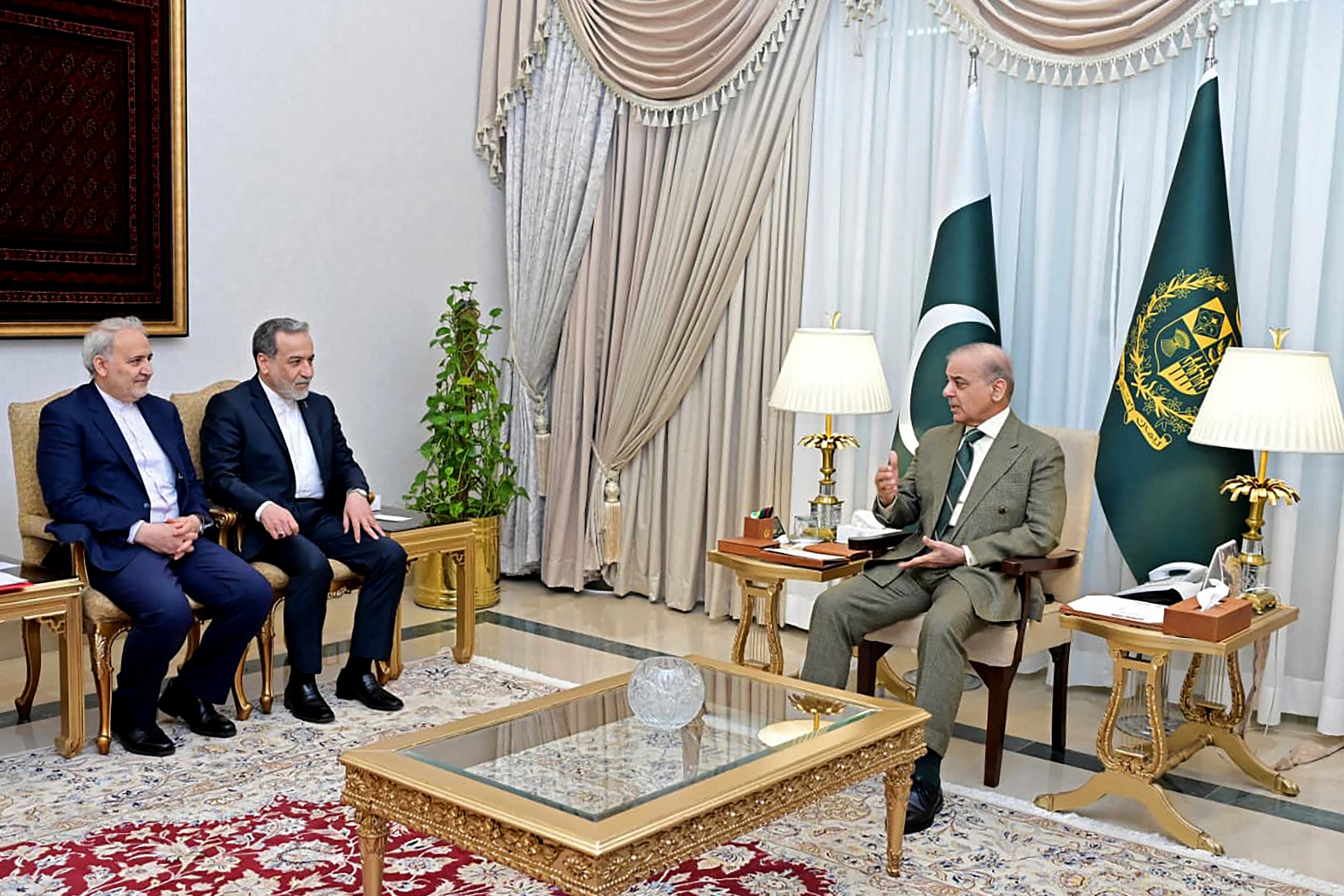 afp__20260425__a8xx8zq__v1__highres__pakistaniranwarusisraeldiplomacy.jpg