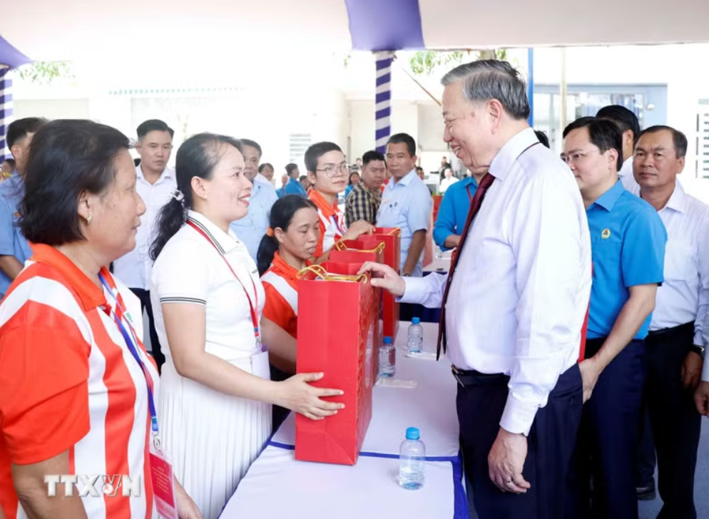 Tổng Bí thư, Chủ tịch nước động viên công nhân, người lao động ở TPHCM- Ảnh 1.