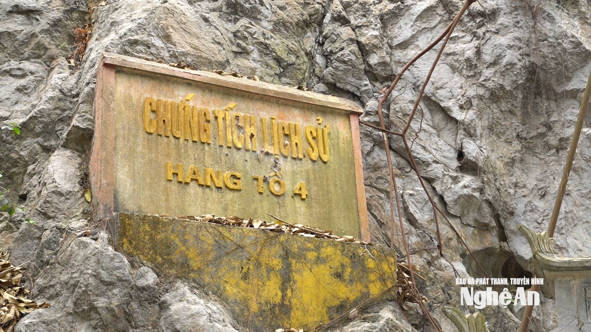 Chứng tích Hang tổ 4. Ảnh Ngọc Dũng