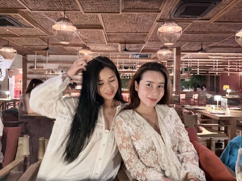 Lưu Hương Giang chia sẻ khoảnh khắc ngọt ngào bên con gái.